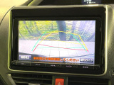 【バックカメラ】駐車時に後方がリアルタイム映像で確認できます。大型商業施設や立体駐車場での駐車時や、夜間のバック時に大活躍!運転スキルに関わらず、今や必須となった装備のひとつです!