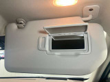 【運転席サンバイザー】鏡が付いているのでメイク直しなどにも便利★