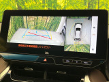 【パノラミックビューモニター】専用のカメラにより、上から見下ろしたような視点で360度クルマの周囲を確認することができます☆死角部分も確認しやすく、狭い場所での切り返しや駐車もスムーズに行えます。