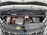 エンジンルームの画像です。店舗にて現車の確認もいただけますので、お電話で在庫のご確認の上是非ご来店くださいませ!!!ワクワクするクルマ選びをご提案します!