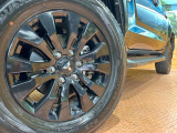 【純正18インチアルミホイール】外観にマッチした純正アルミホイールを装着しております。各種社外アルミホイールや、スタッドレスタイヤも取扱いしております。是非ご相談ください♪