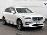 北欧流のラグジュアリーを体現したXC90。伝統的なスカンジナビアン・デザインを継承しながら、躍動感にあふれ優雅な雰囲気を身にまとう、新しい潮流を具現化したスタイリングです。