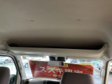 前席上部には、大容量の収納ボックス!!