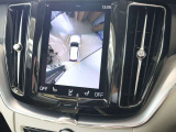更に360&deg;ビュー表示も可能です 車を上から見下ろしたように車外を確認できるため、一切の死角がない状態で駐車が可能です