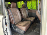後部座席も気になるような傷・汚れやへたりなど、大きなダメージはなく、良好な状態です。
