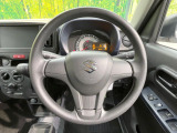 インテリアに合わせたデザインのステアリングは、運転される方のことも考え、運転しやすい形状、大きさです。是非一度、実際に触ってお確かめください。