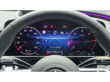 高いレベルの知性を備えたメルセデスの「インテリジェントドライブ」は、ドライバーの疲労を軽減し、安全かつ快適なドライブの一助となります。