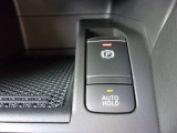 電動パーキングブレーキです。オートブレーキホールド機能もありますので、踏み続けなくていいから疲れが軽減します。