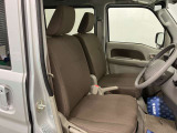 【フロントシート】さまざまな体格の方が快適に運転ができるよう配慮したシートになっております。