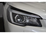 LEDヘッドライトで夜間の運転も安心です