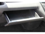 助手席前スライド引き出し