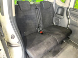後部座席も気になるようなキズ・汚れやへたり等、大きなダメージはなく、良好な状態です。