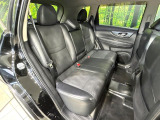 後部座席も気になるようなキズ・汚れやへたり等、大きなダメージはなく、良好な状態です。
