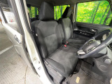 運転席まわりには十分なスペースがあり、大柄な方でもゆったり運転していただける環境です。