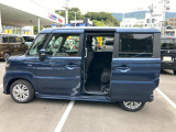 両側スライドドアなので、狭い駐車場でも乗り降りもラクラク♪