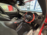 スポーツレザーシートは体の軸が固定され、長時間の運転でも疲れにくいです。ランバーサポート、シートメモリー付きパワーシートです。