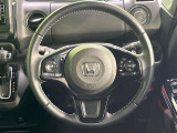 【純正革巻きステアリング】上質な革を使用することで、手にしっかり馴染みとても運転しやすいハンドルです♪
