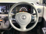 インテリアに合わせたデザインのステアリングは、運転される方のことも考え、運転しやすい形状、大きさです。是非一度、実際に触ってお確かめください。