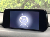 【マツダコネクトナビ】車内の雰囲気にマッチした一体型タイプのナビ。各種車輌設定やBluetooth再生等、様々な機能が楽しめます。直感的なダイヤル操作が可能で、使い勝手も良好です。