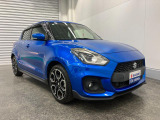 専用フロントグリルでスポーティー