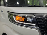 【LEDヘッドライト】悪天候や夜間走行時も良好な視界を確保し安心して運転できる高輝度LEDヘッドライトを装備!点灯速度が早く、消費電力も抑えられています。
