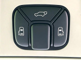 【両側スライドドア】駐車場で隣の車との間隔が狭く乗りにくい時、スライドドアなら安心!ドアオープン時も幅を取らず、開口部が広いので乗り降りがとっても簡単です。大きな荷物の出し入れも後席から可能♪