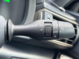 【オートライト(AUTO)】外の明るさをシステムが感知して、自動でヘッドライトが点灯します。ヘッドライトをつけ忘れを防ぐ便利機能です。