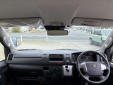 車内も広々としており、落ち着いた配色のインテリアで上質な空間となっております☆