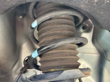 お車を安心してお乗りいただく為には、足回りの定期点検が欠かせません。サービスサポート(有償保証)では無料点検もご提供しており、安心のカーライフをお過ごしいただけるサポート体制が整っています。