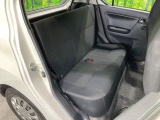 後部座席も気になるようなキズ・汚れやへたり等、大きなダメージはなく、良好な状態です。