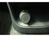 【アクセサリーソケット】12Vのカー用品等の電源供給が可能です。