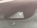 【ホンダセンシング】走行中に前方の車両等を認識し、衝突しそうな時は警報とブレーキで衝突回避と被害軽減をアシスト。より安全にドライブをお楽しみいただけます。