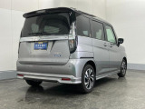 右斜め後ろからのフォルム!ボックス型で車体全体を把握しやすく運転しやすそうですね♪