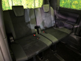 3列目シートはもちろん状態良好☆大人でもゆったりと座って頂けますので、大人数でのお出かけもラクラクです♪ご家族で、気の知れた仲間で、ドライブに行くのが楽しみですね♪
