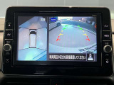 クルマを空から見たような映像が映る、アラウンドビューモニターで、車両周辺の安全確認も一目できます!小さなお子様や障害物も確認できるので、運転のしやすさだけでなく事故防止にも役立ち安心して駐車できます♪