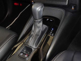電動パーキングブレーキ・ブレーキホールドを装備してます。ホールド機能は信号待ちが多い一般道で疲労軽減になり、大好評です!