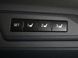 運転席のパワーシートは3名様分までメモリー機能付きです。