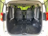 後席を格納すると、これだけの広さが!シーンに合わせたシートアレンジで、大きな荷物も積むことが出来ます♪