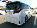 家族みんなで出かけられる車!
