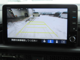 リアワイドカメラシステム!従来の視野に加えて、後方側方を約180&deg;まで見えるワイドビューと、後方を真上から見たような視野で駐車時などに便利なトップダウンビューの3つの視野があります!
