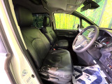 運転席シート廻りは使用感も少なく、良好な状態となっています。丁寧に使われていたことがよくわかりますね。