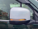 オシャレさと視認性を兼ね備えたLEDミラーウインカー♪
