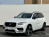 北欧流のラグジュアリーを体現したXC90。伝統的なスカンジナビアン・デザインを継承しながら、躍動感にあふれ優雅な雰囲気を身にまとう、新しい潮流を具現化したスタイリングです。