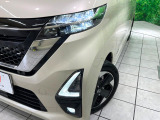 【LEDヘッドライト】悪天候や夜間走行時も良好な視界を確保し安心して運転できる高輝度LEDヘッドライトを装備!点灯速度が早く、消費電力も抑えられています。