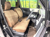 運転席シート廻りは使用感も少なく、良好な状態となっています。丁寧に使われていたことがよくわかりますね。