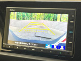 【バックカメラ】駐車時に後方がリアルタイム映像で確認できます。大型商業施設や立体駐車場での駐車時や、夜間のバック時に大活躍!運転スキルに関わらず、今や必須となった装備のひとつです!