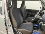 【フロントシート】さまざまな体格の方が快適に運転ができるよう配慮したシートになっております。