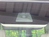 【ホンダセンシング】走行中に前方の車両等を認識し、衝突しそうな時は警報とブレーキで衝突回避と被害軽減をアシスト。より安全にドライブをお楽しみいただけます。