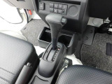 カップホルダーは運転席や助手席からちょうど手の届く位置です!!