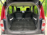 後席を格納すると、これだけの広さが!シーンに合わせたシートアレンジで、大きな荷物も積むことが出来ます♪